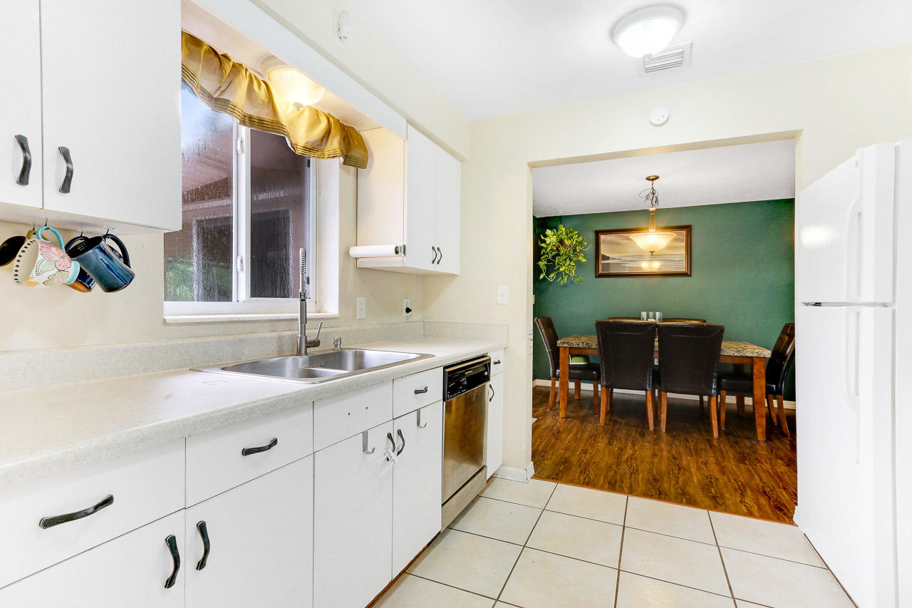 400 Pittsburgh Drive Jupiter, FL 33458 - Photo 8 of 23 400 Pittsburgh Dr Jupiter FL-print-009-7