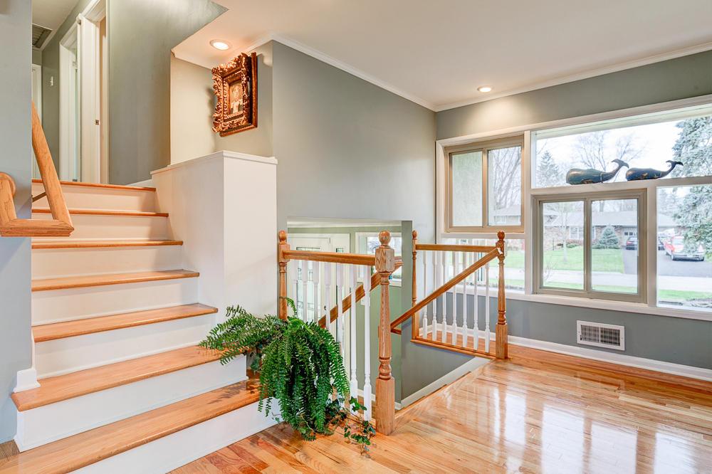 3826 Chevington Road Columbus, OH 43220 - Photo 3 of 32