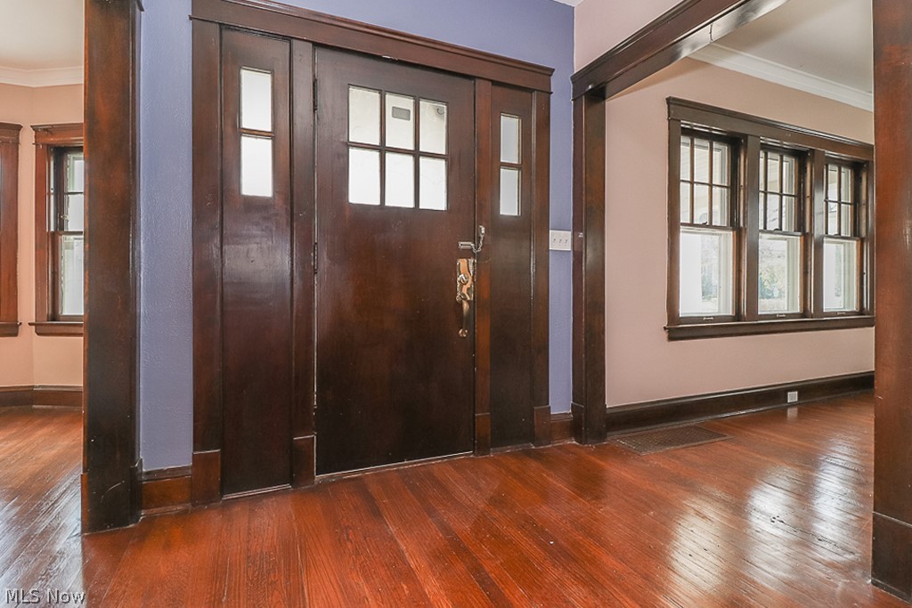 2510 Lee Road Cleveland, OH 44118 - Photo 5 of 31