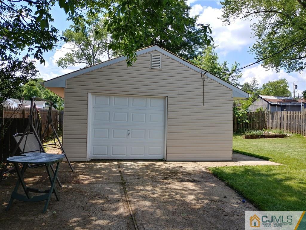 28 Stony Road West Edison, NJ 08817 - Photo 22 of 25 a backyard of a house with table and chairs
