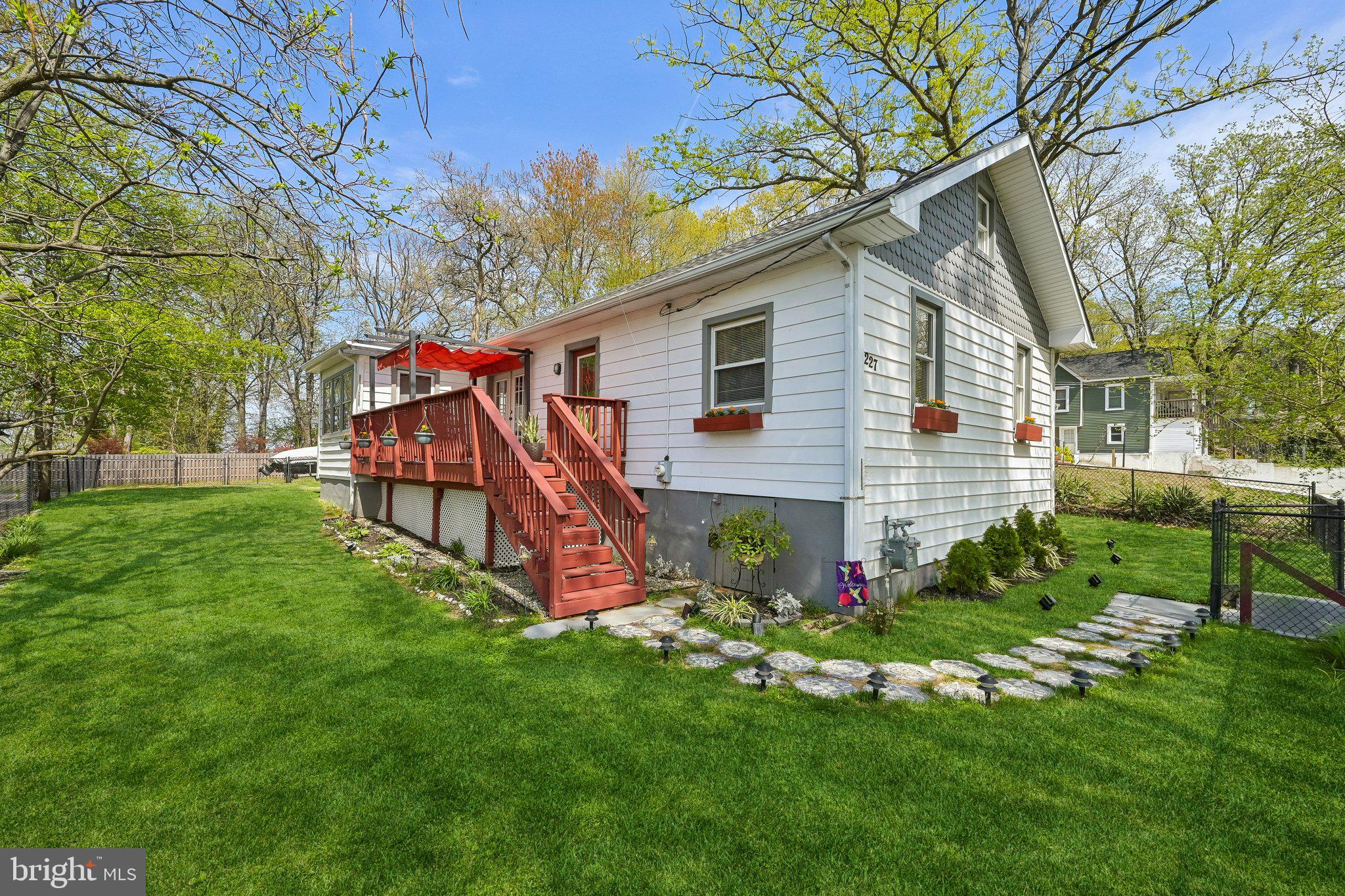 227 Garden Terrace Runnemede, NJ 08078 - Photo 4 of 25