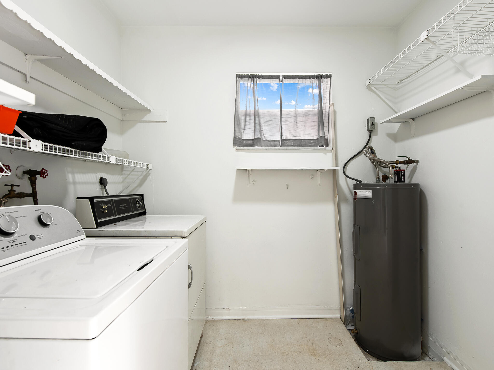 280 Northeast Wavecrest Way Boca Raton, FL 33432 - Photo 19 of 29 Laundry