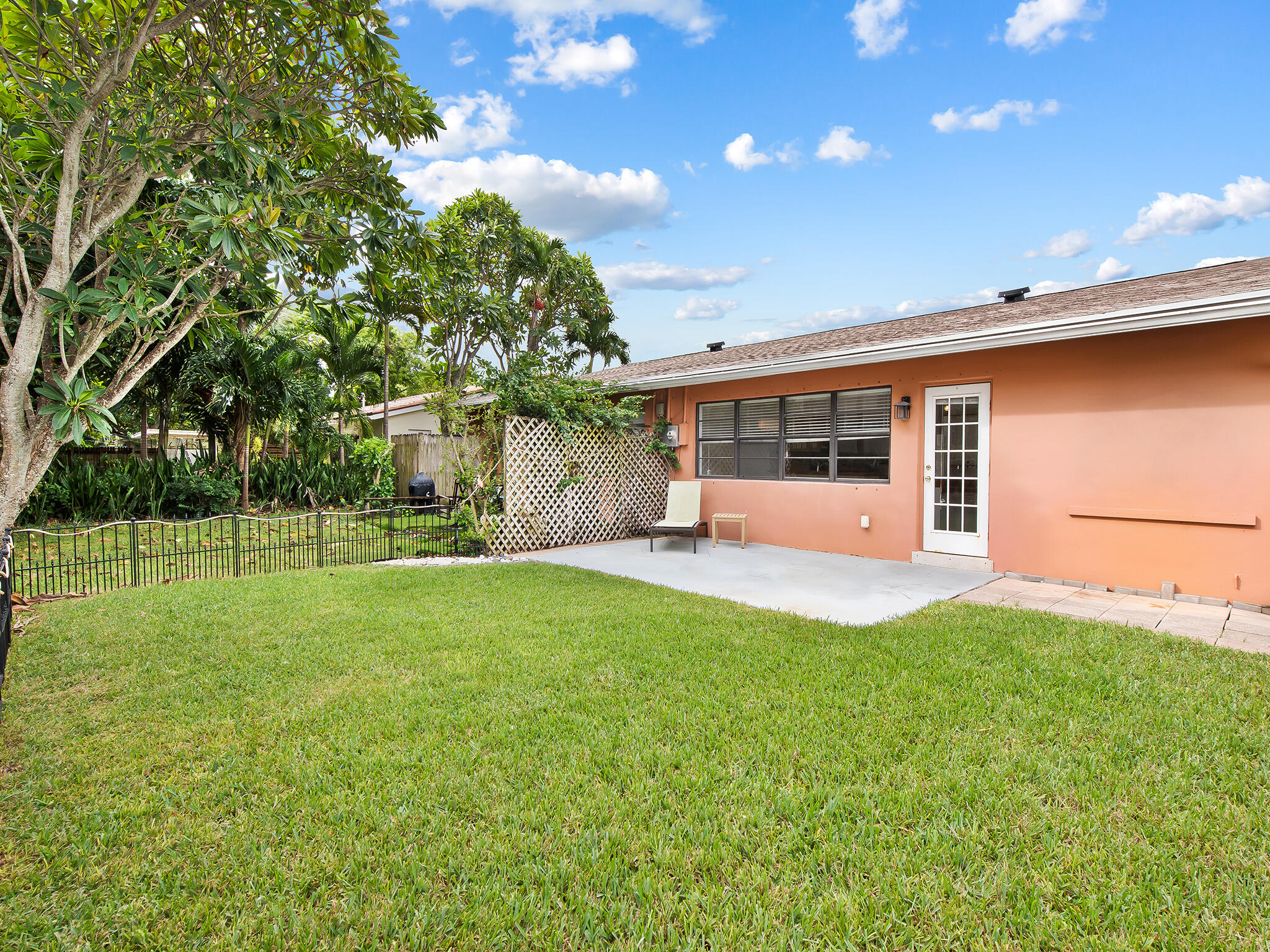 280 Northeast Wavecrest Way Boca Raton, FL 33432 - Photo 22 of 29 Backyard
