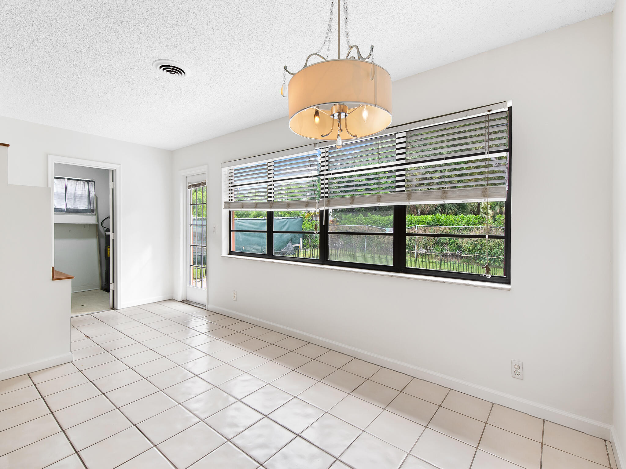280 Northeast Wavecrest Way Boca Raton, FL 33432 - Photo 10 of 29 Breakfast Area