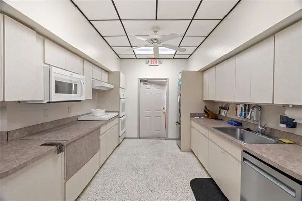 $2,100 | 3833 101st Terrace North, Pinellas Park, FL 33782