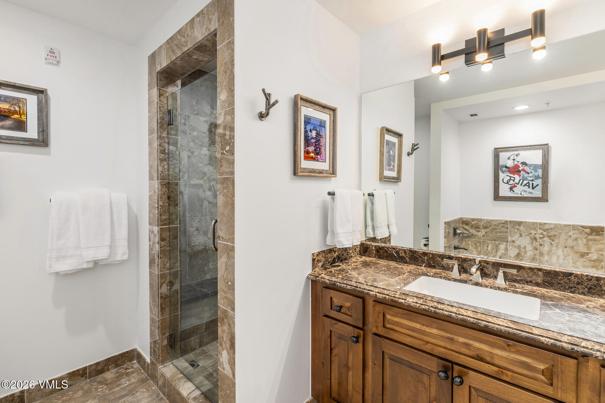 728 West Lionshead Circle, Unit R4 Vail, CO 81657 - Photo 11 of 18 10 Bathroom 1