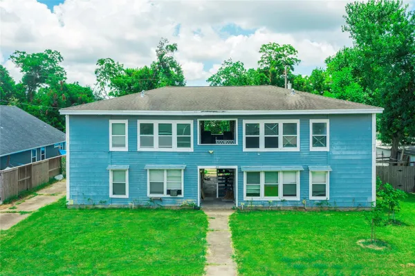 $399,999 | 111 Holly Street, Lake Jackson, TX 77566