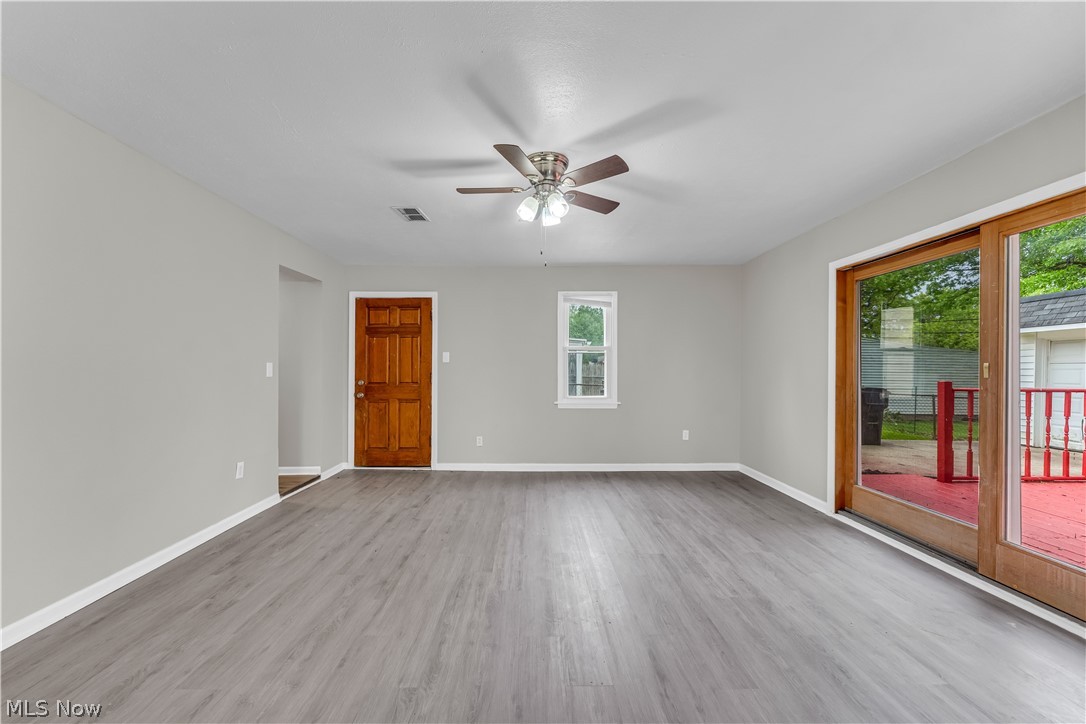 18517 Homeway Road Cleveland, OH 44135 - Photo 7 of 29