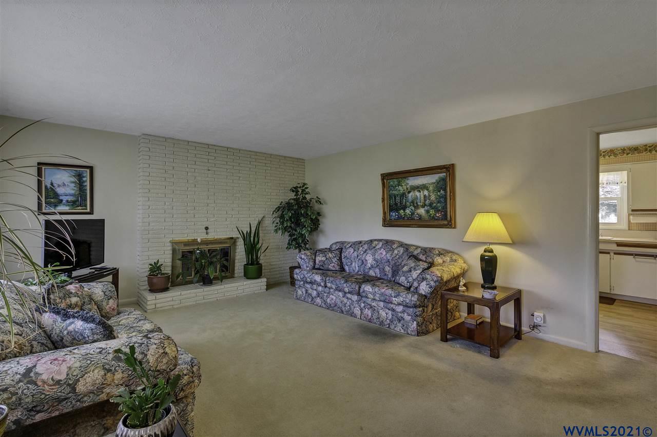 4348 Lone Oak Road Southeast Salem, OR 97302 - Photo 7 of 30 Gallery Image 7