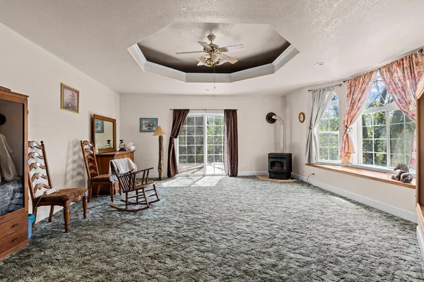 a view of an entryway with a livingroom