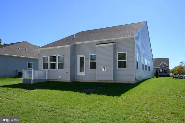 a front view of house with yard