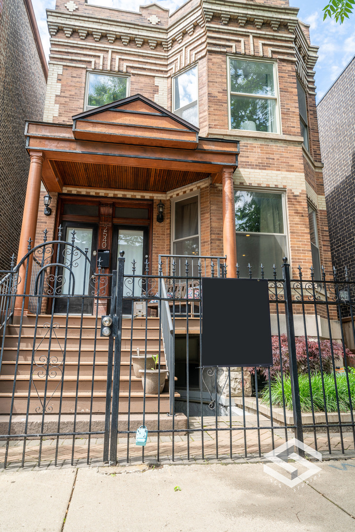 2540 West Iowa Street Chicago, IL 60622 - Photo 2 of 37