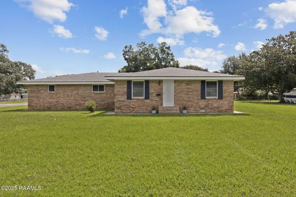 $179,000 | 711 North Deshotel Avenue, Kaplan, LA 70548