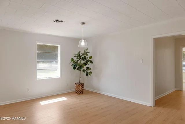 $189,999 | 711 North Deshotel Avenue, Kaplan, LA 70548