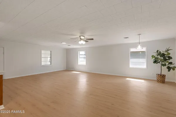 $179,000 | 711 North Deshotel Avenue, Kaplan, LA 70548