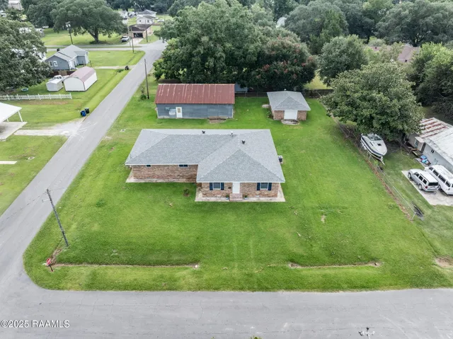 $189,999 | 711 North Deshotel Avenue, Kaplan, LA 70548