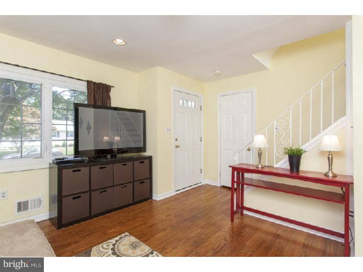 29 Doreen Road Hamilton Square, NJ 08690 - Photo 3 of 21 Living Room