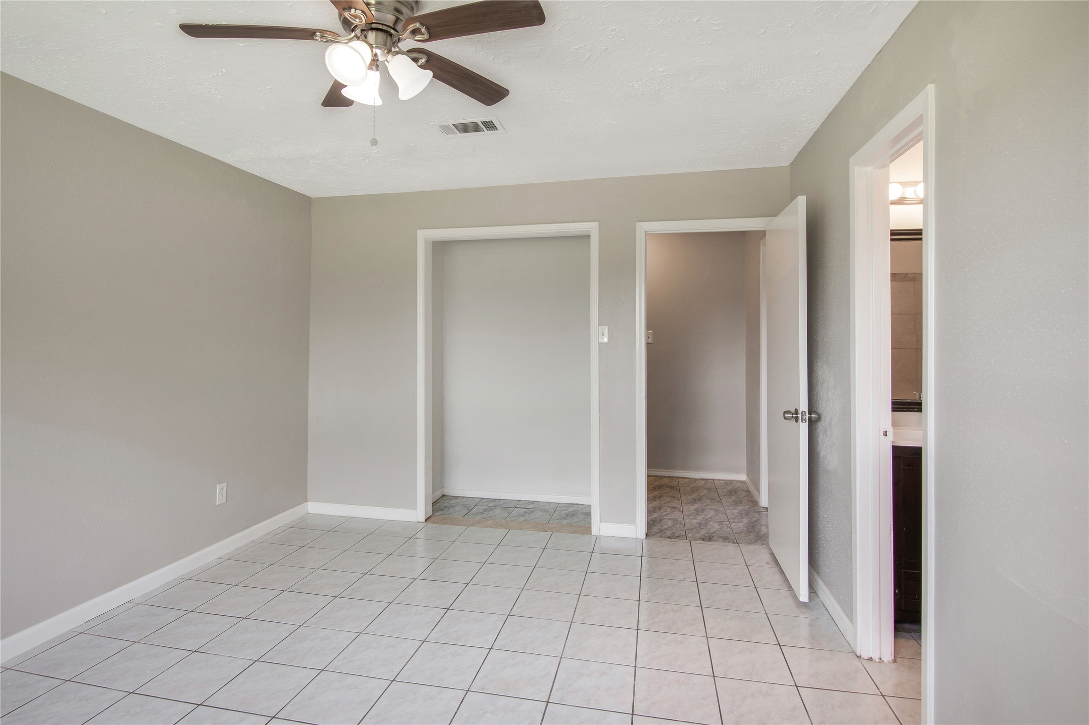 11710 Old Telegraph Road Houston, TX 77067 - Photo 19 of 24 Primary bedroom
