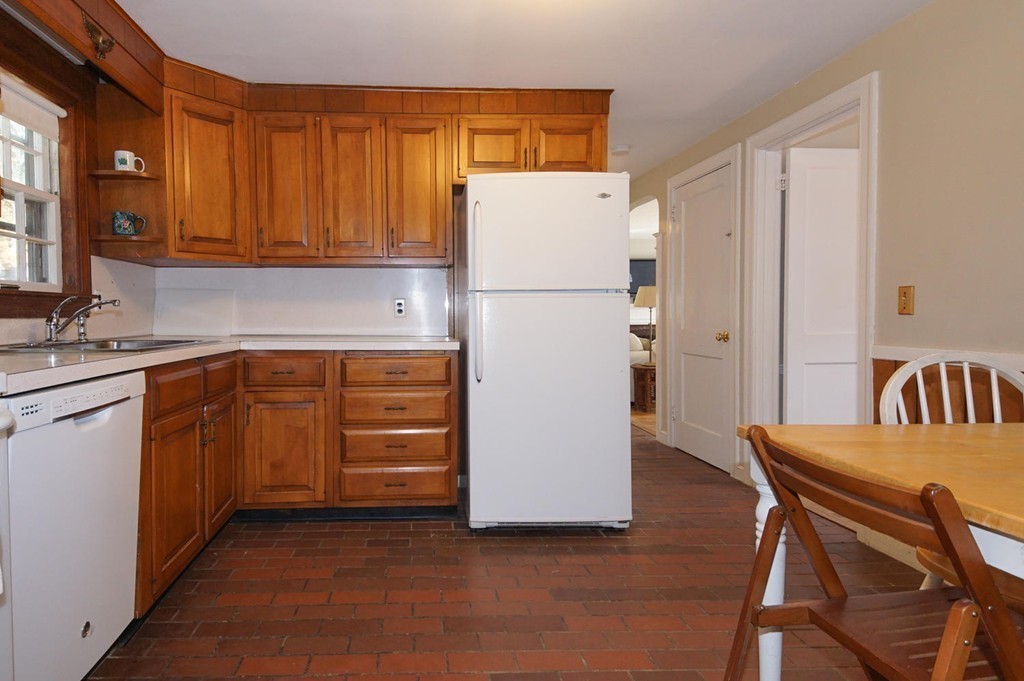 15 Foster Road Bedford, MA 01730 - Photo 8 of 24 Gallery Image 8