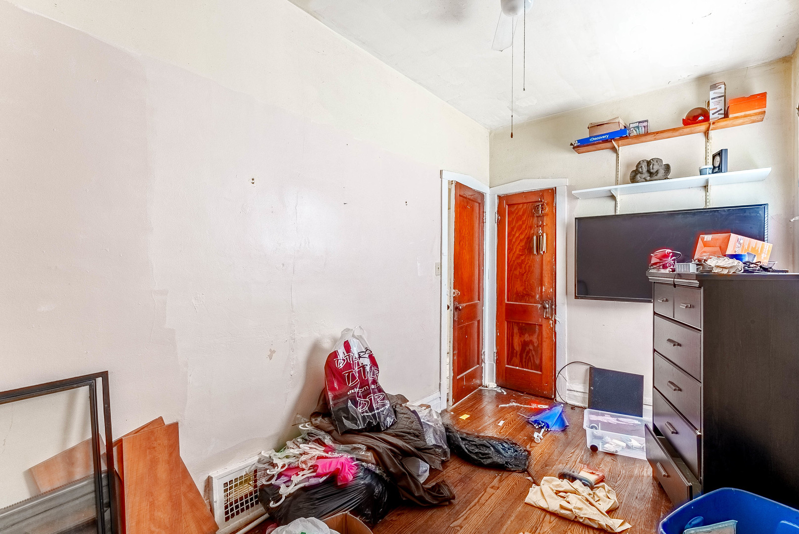 7149 South Wood Street Chicago, IL 60636 - Photo 13 of 26 a room with furniture a rug and a closet