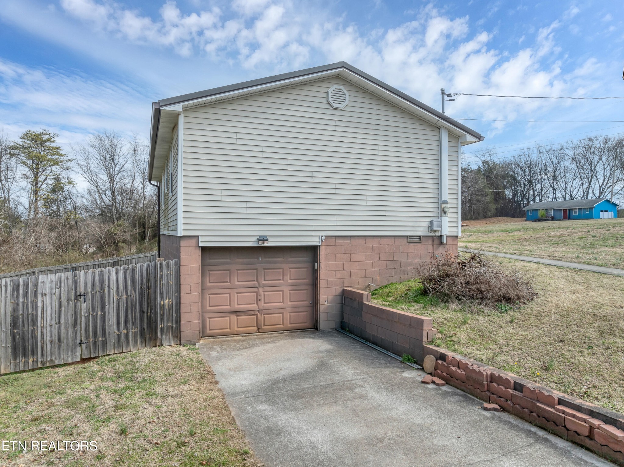926 Amy Street Seymour, TN 37865 - Photo 19 of 22 a backyard of a house