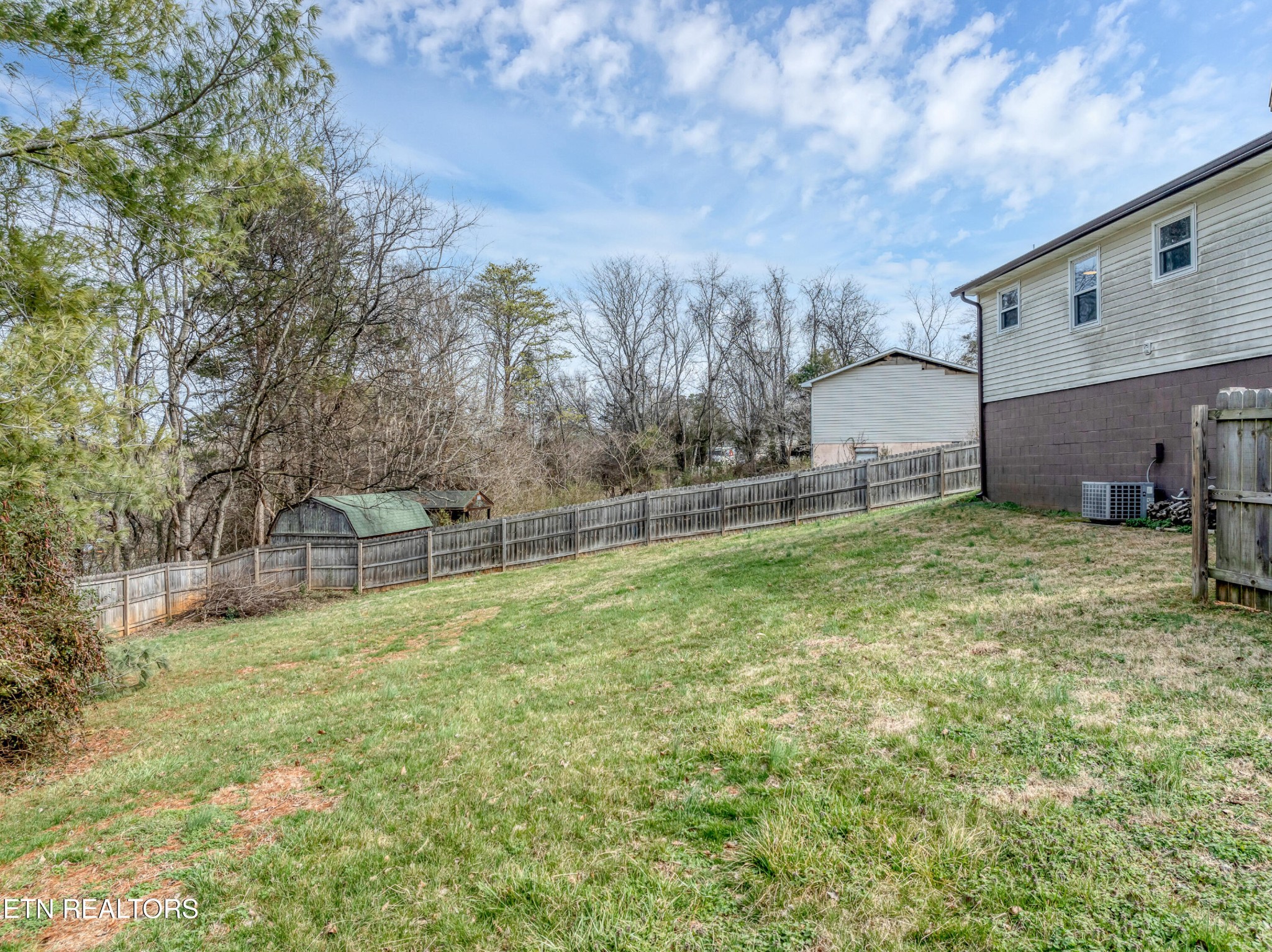 926 Amy Street Seymour, TN 37865 - Photo 20 of 22 a backyard of a house with table and chairs