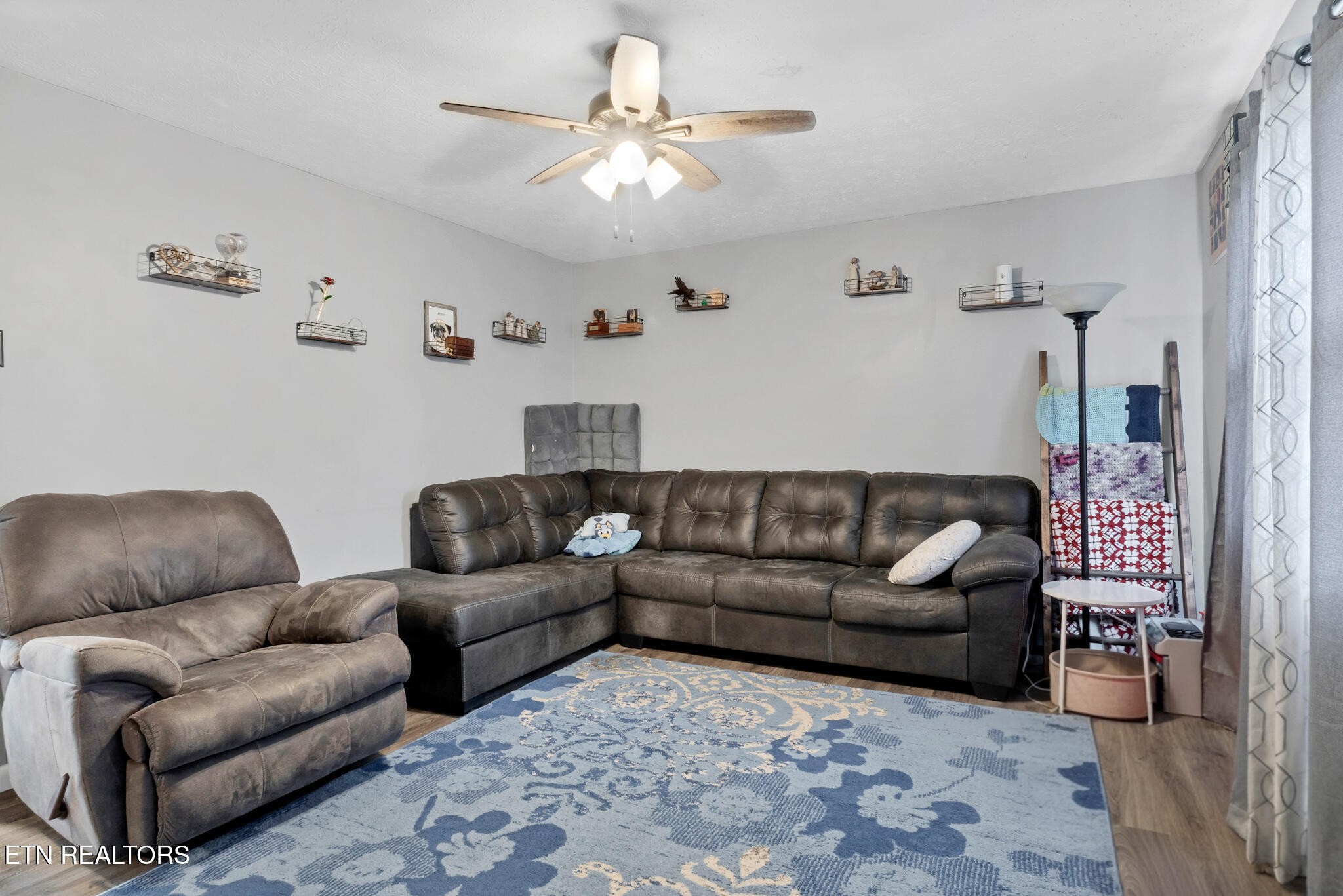 926 Amy Street Seymour, TN 37865 - Photo 4 of 22 a living room with furniture and a chandelier