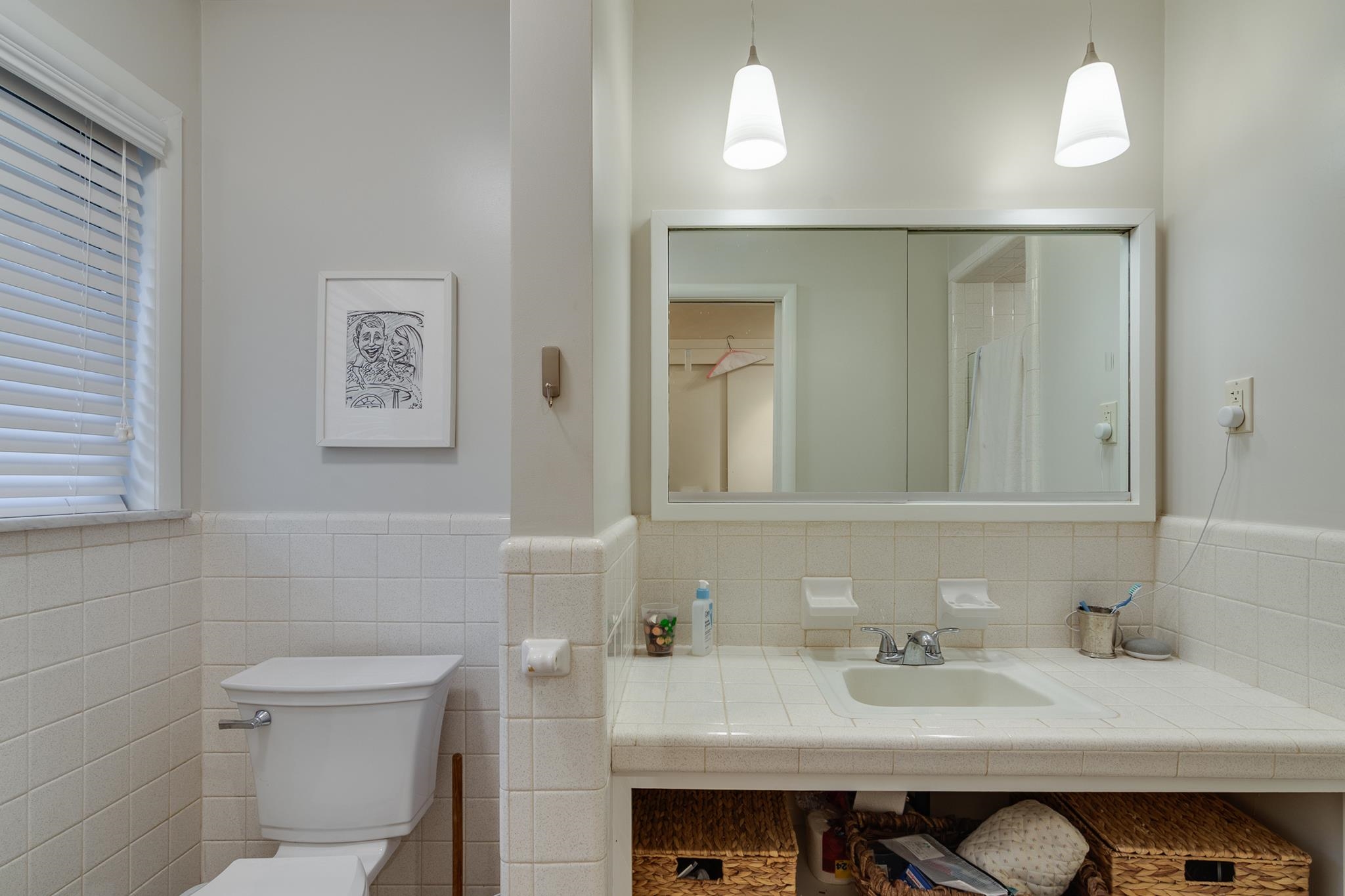 4563 Aldersgate Road Memphis, TN 38117 - Photo 19 of 22 a bathroom with a sink and a toilet