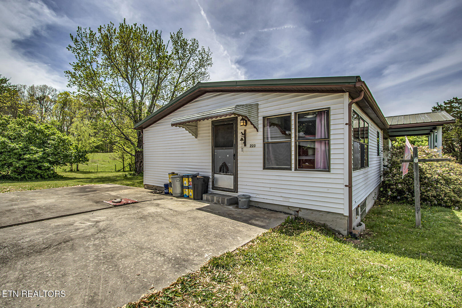 223 Reed Road Ten Mile, TN 37880 - Photo 11 of 37 11_ReedRoad_223_SideEntry