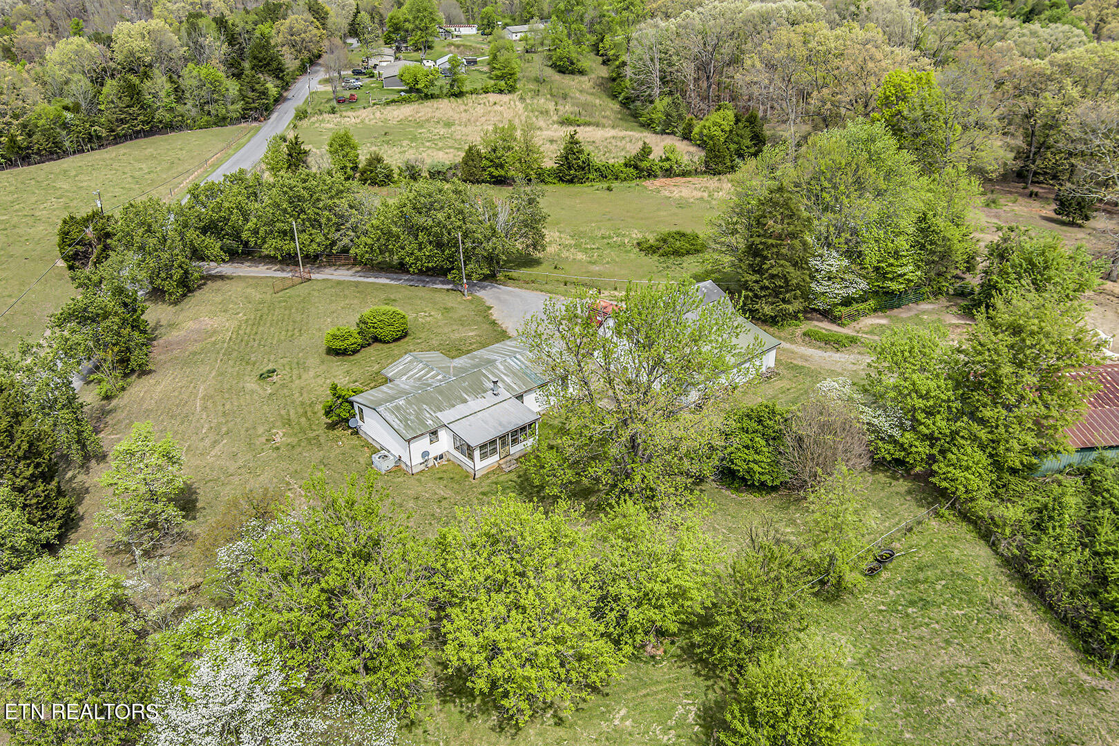 223 Reed Road Ten Mile, TN 37880 - Photo 15 of 37 15_ReedRoad_223_Garage-HomeElevated04