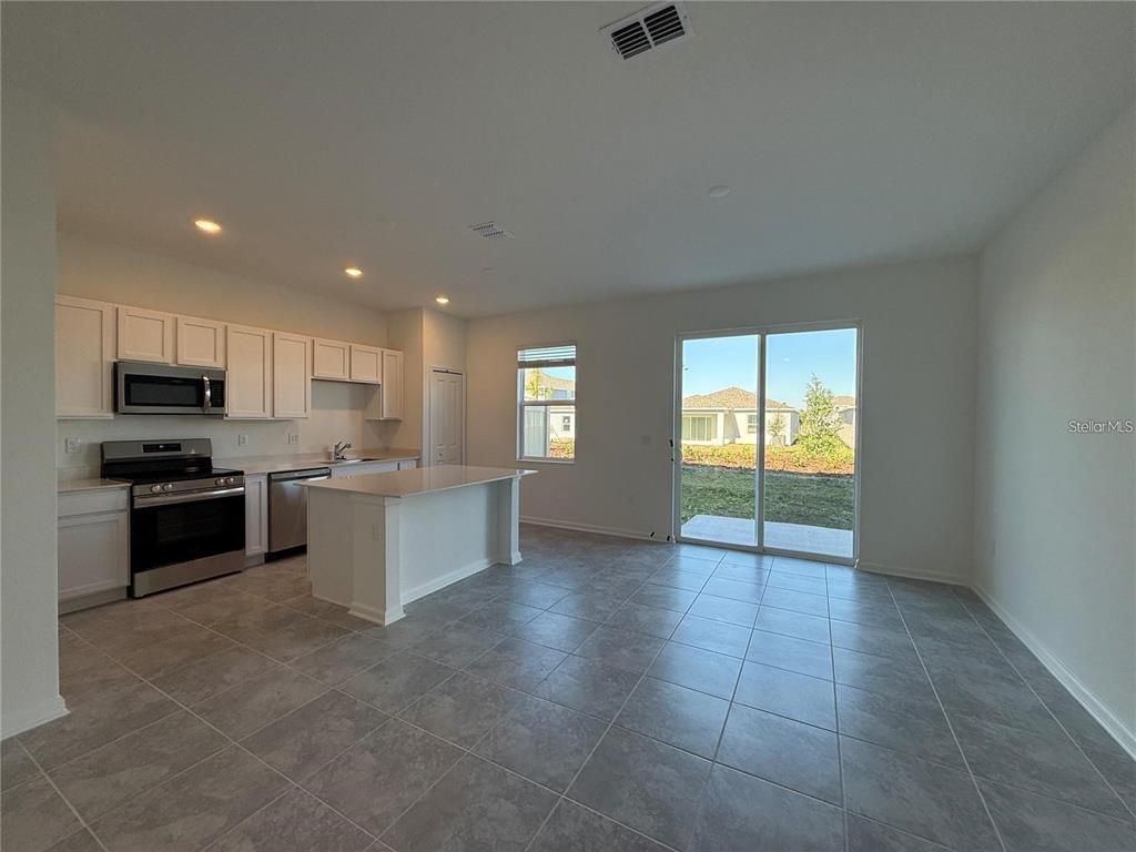 2533 Skyline Loop Kissimmee, FL 34758 - Photo 6 of 21