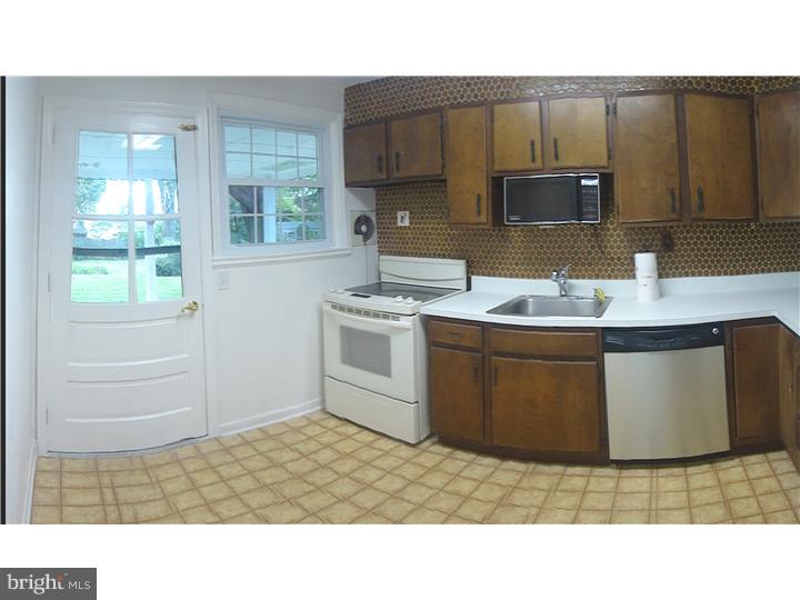 492 Wayne Avenue Springfield, PA 19064 - Photo 11 of 19 Kitchen