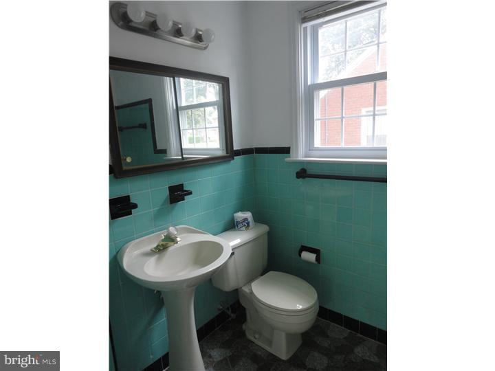 492 Wayne Avenue Springfield, PA 19064 - Photo 14 of 19 Bathroom