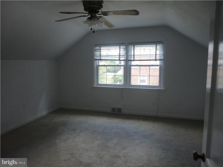 492 Wayne Avenue Springfield, PA 19064 - Photo 15 of 19 Bedroom 3