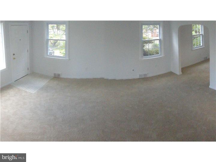 492 Wayne Avenue Springfield, PA 19064 - Photo 8 of 19 Living Room