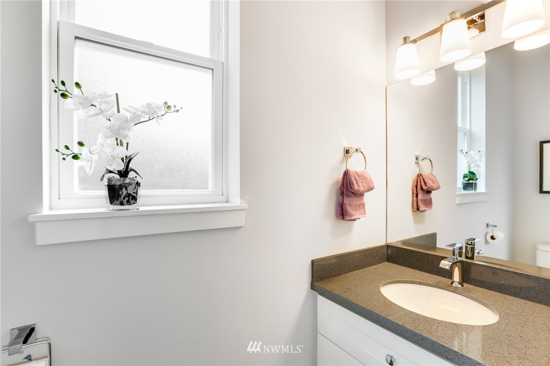 2507 Southwest Roxbury Street Seattle, WA 98106 - Photo 11 of 25 Gallery Image 11