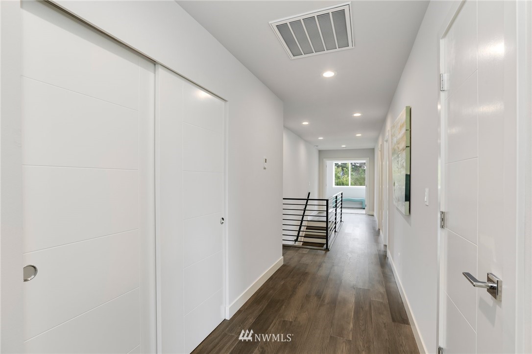 2507 Southwest Roxbury Street Seattle, WA 98106 - Photo 12 of 25 Gallery Image 12