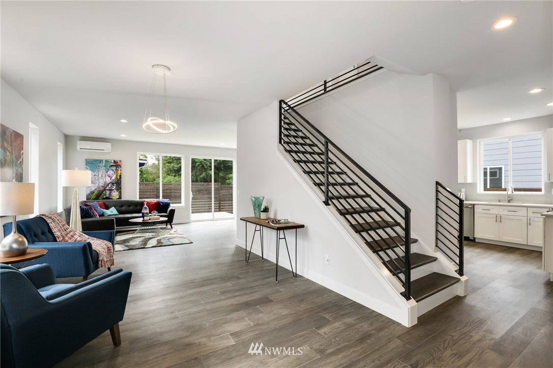 2507 Southwest Roxbury Street Seattle, WA 98106 - Photo 4 of 25 Gallery Image 4