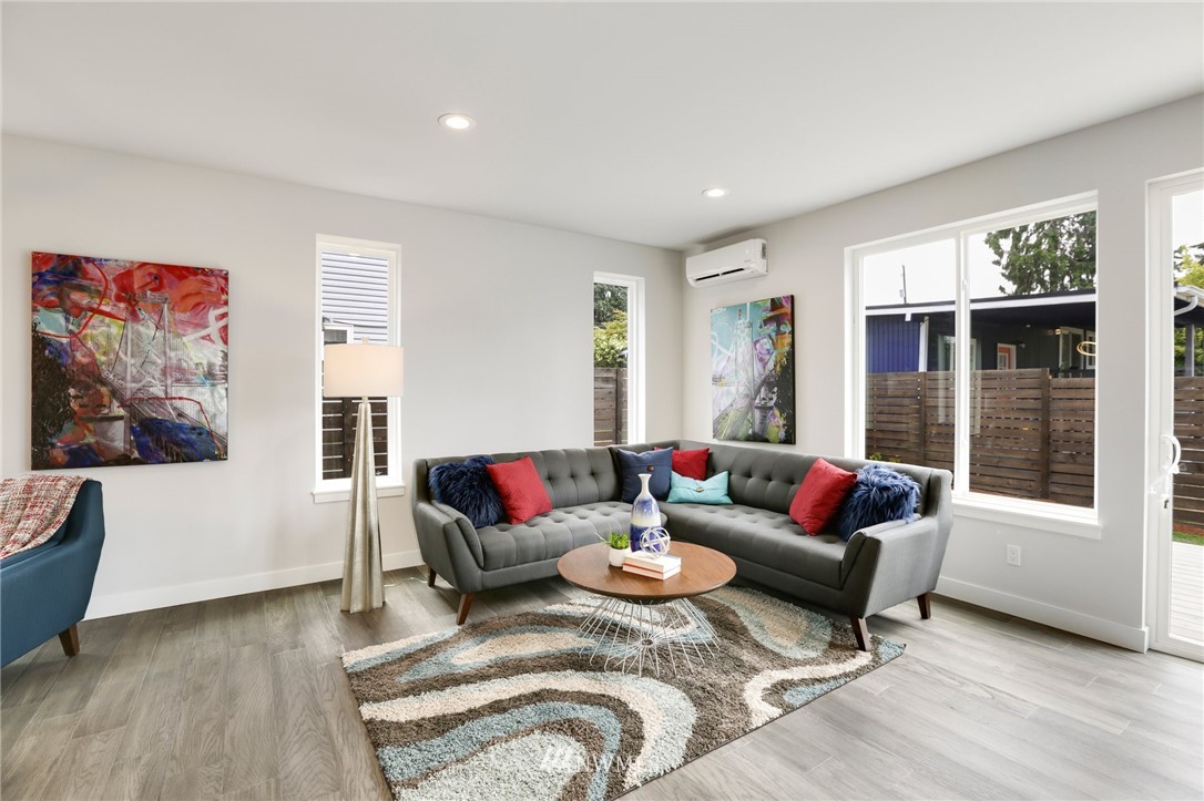 2507 Southwest Roxbury Street Seattle, WA 98106 - Photo 5 of 25 Gallery Image 5