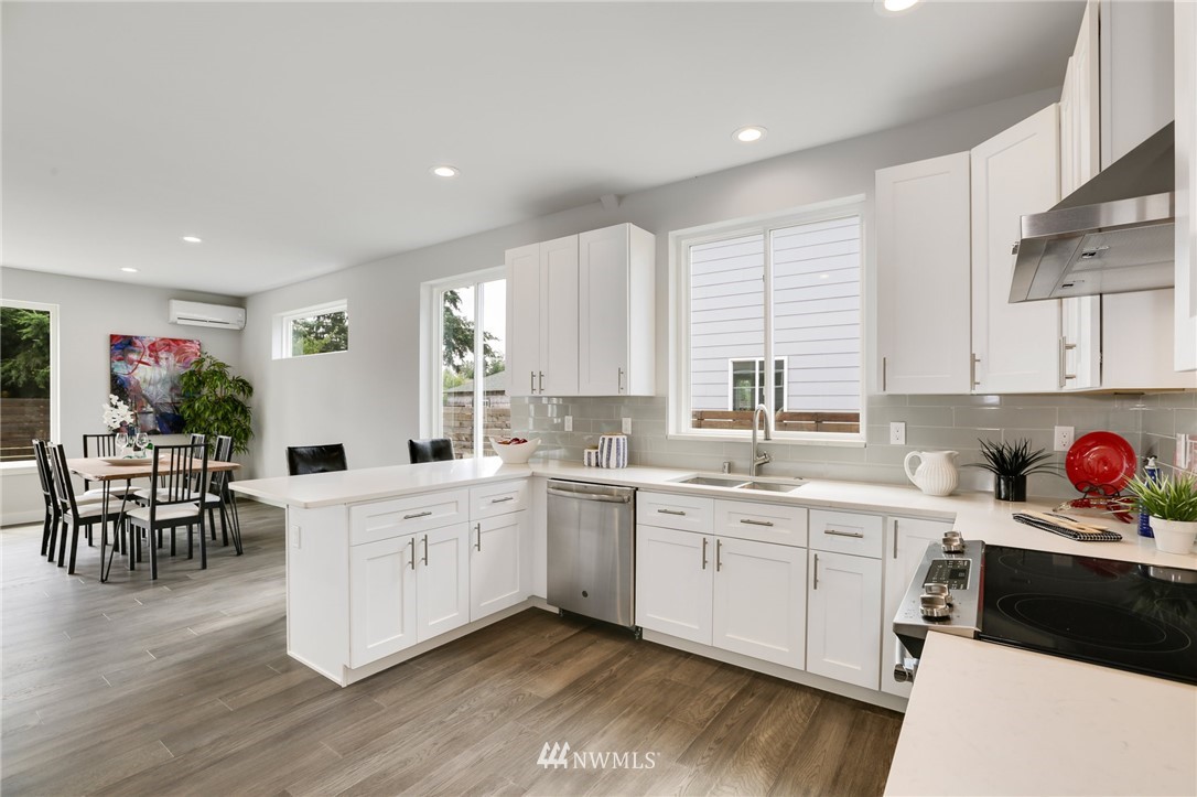 2507 Southwest Roxbury Street Seattle, WA 98106 - Photo 10 of 25 Gallery Image 10