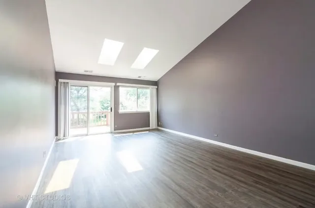 $2,400 | 1069 Ripple Ridge, Darien, IL 60561