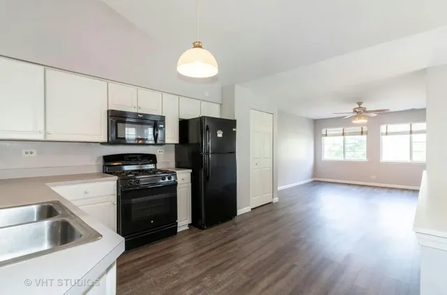 $2,400 | 1069 Ripple Ridge, Darien, IL 60561