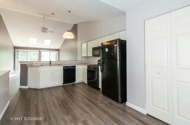 $2,400 | 1069 Ripple Ridge, Darien, IL 60561