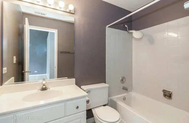 $2,400 | 1069 Ripple Ridge, Darien, IL 60561