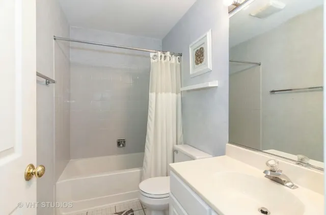 $2,400 | 1069 Ripple Ridge, Darien, IL 60561