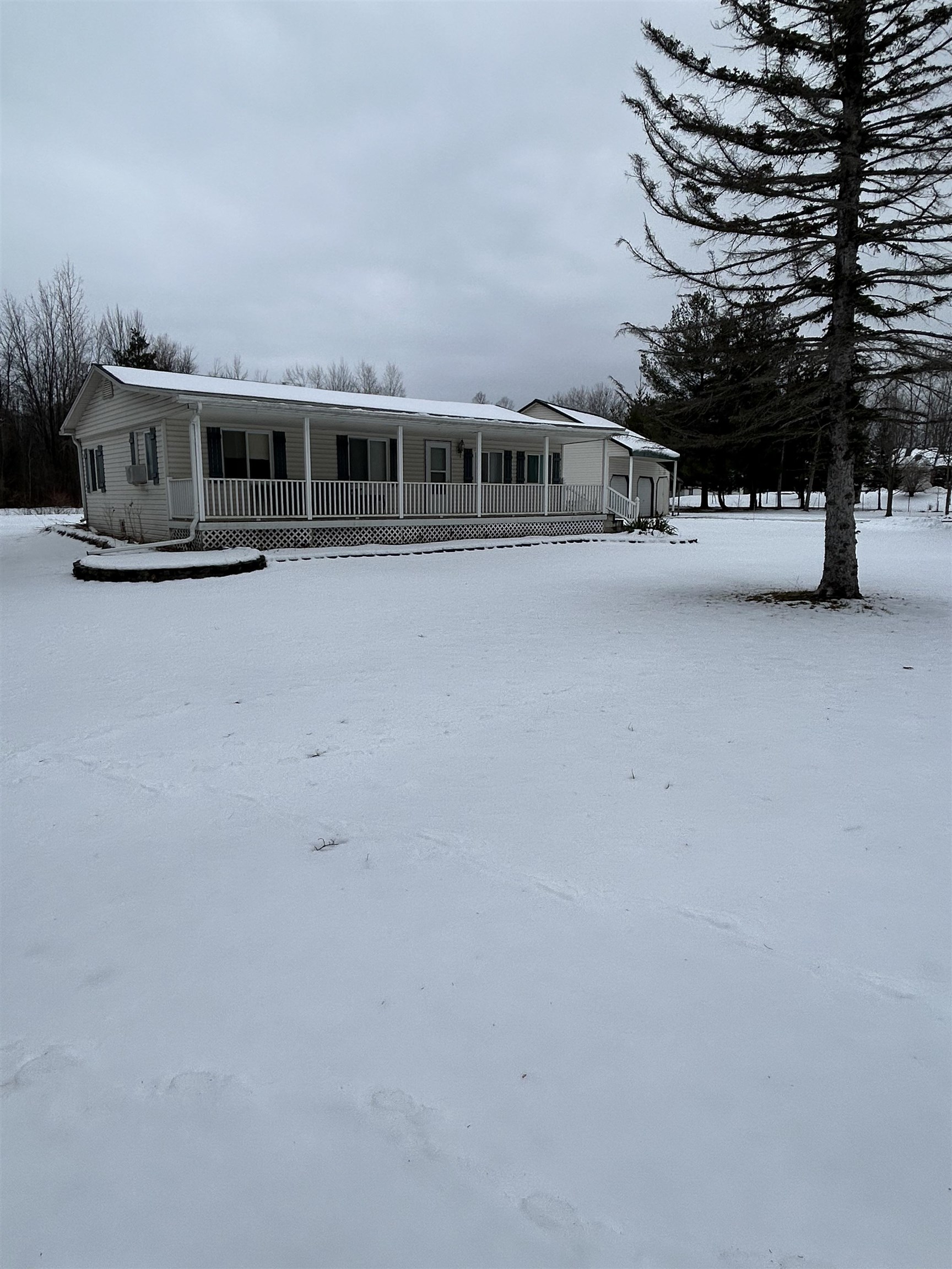 1689 Pinconning Road Pinconning, MI 48650 - Photo 3 of 30
