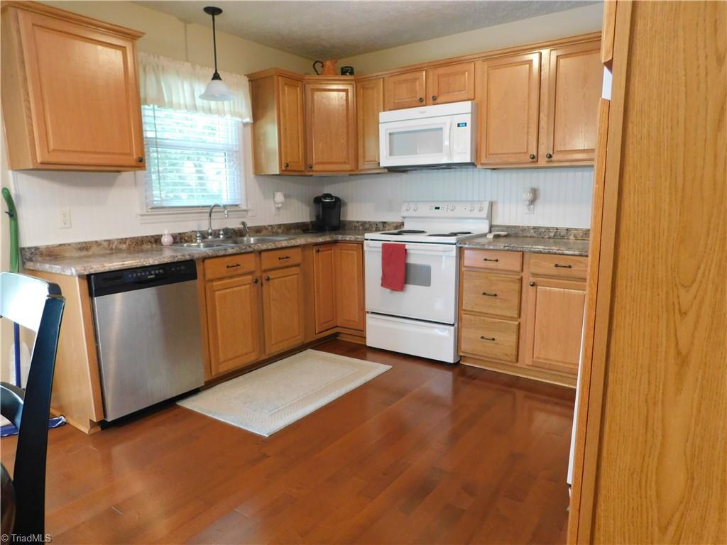 152 Oak Ridge Place Mount Airy, NC 27030 - Photo 11 of 26 Gallery Image 11