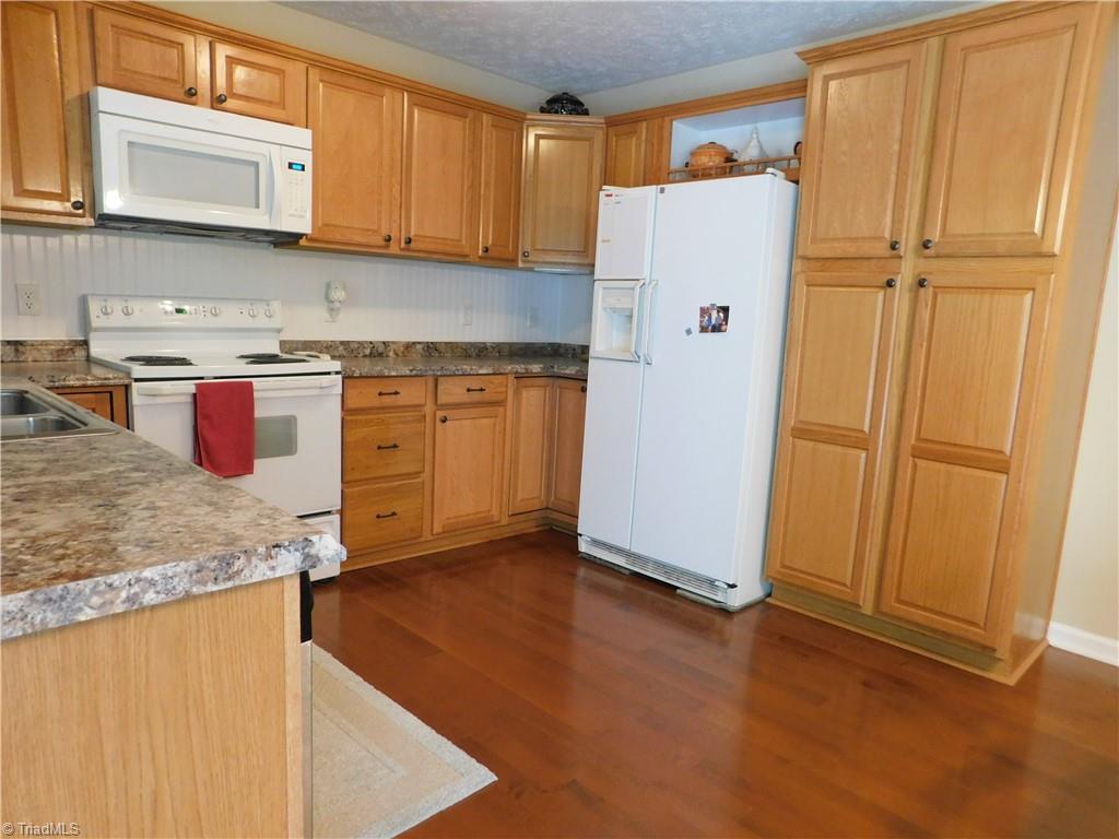152 Oak Ridge Place Mount Airy, NC 27030 - Photo 9 of 26 Gallery Image 9