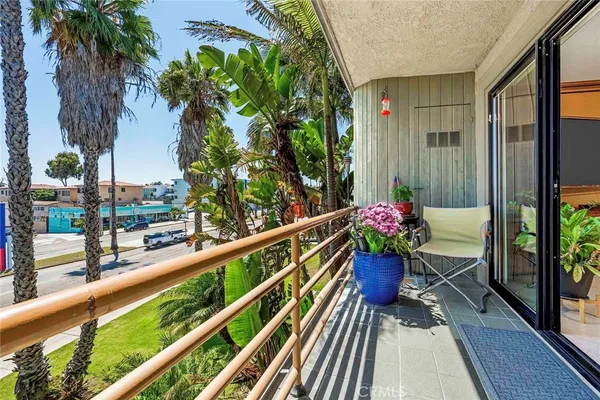 $925,000 | 3811 East Livingston Drive, Unit 1, Long Beach, CA 90803