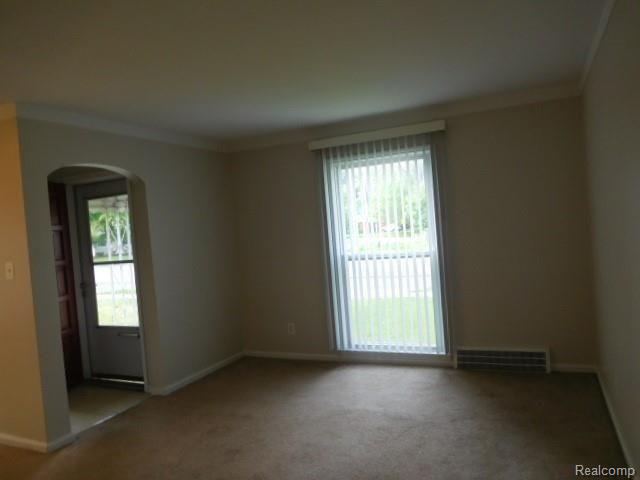 927 West Twelve Mile Road Royal Oak, MI 48073 - Photo 6 of 26